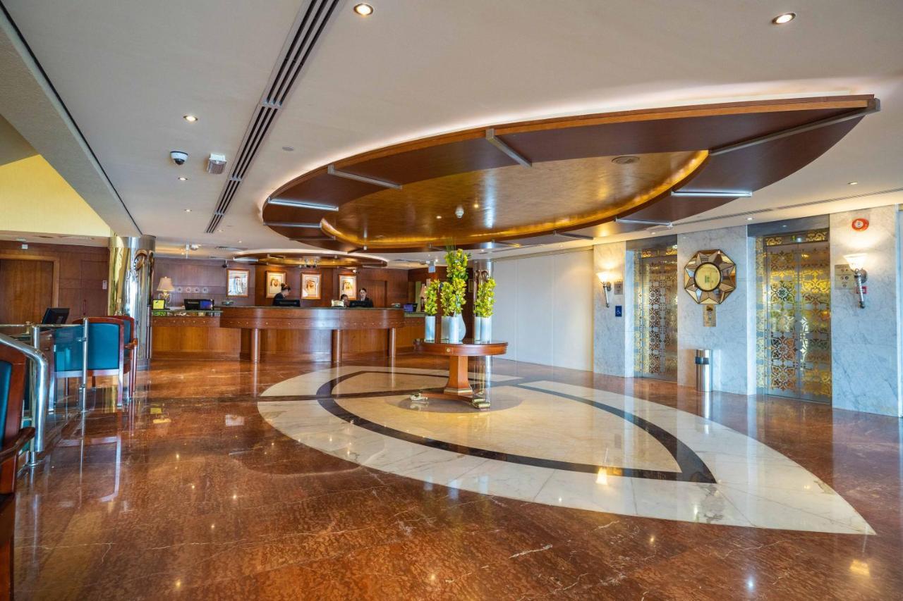 Officers Club & Hotel Abú Dhabí Exteriér fotografie The lobby of the hotel